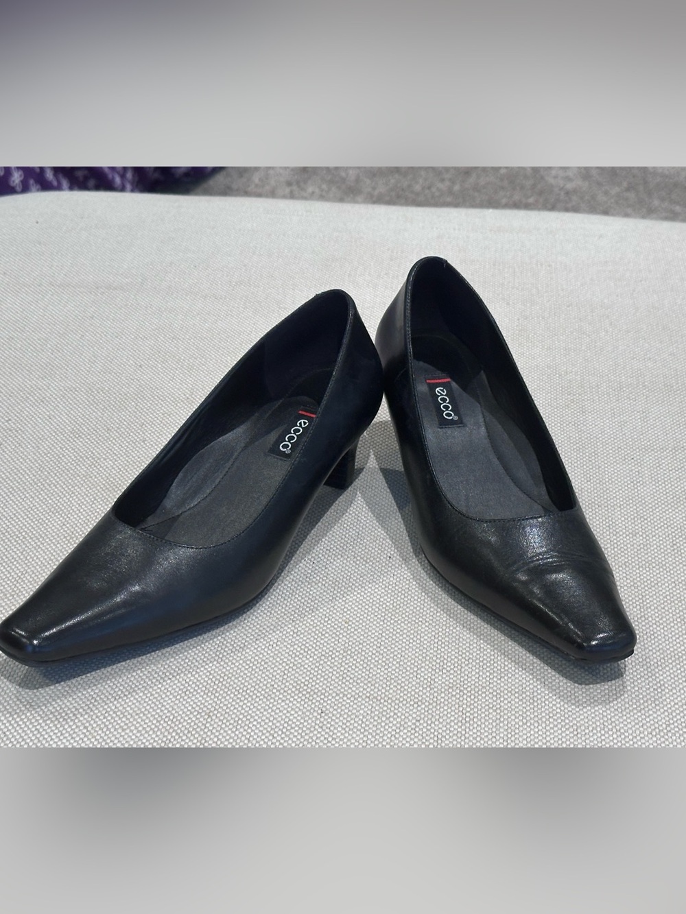 ECCO Size 39 (8) Black Leather LIKE NEW Classic Kitten Heel Pump - Picture 10 of 14